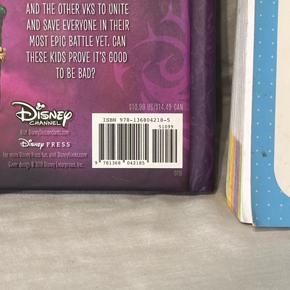 kids children’s book set descendants 3 hardcover book and experiment book - Picture 6 of 7